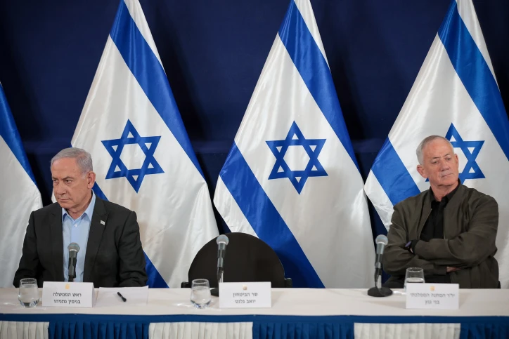 Thủ tướng Israel Benjamin Netanyahu (trái) và Bộ trưởng nội các chiến tranh Israel - ông Benny Gantz. Ảnh: TIMES OF ISRAEL Israel (6).png