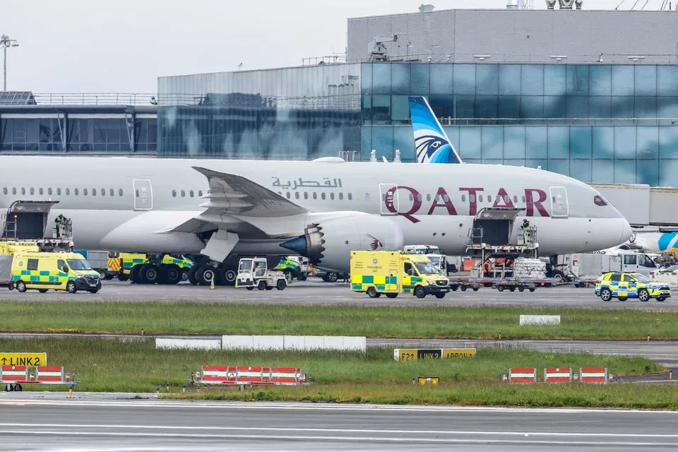 Máy bay gặp nhiễu động của Qatar Airways hạ cánh xuống sân bay Dublin (Ireland), hôm 26-5. Ảnh: IRISH INDEPENDENT Thêm vụ máy bay gặp nhiễu động mạnh, 12 người bị thương