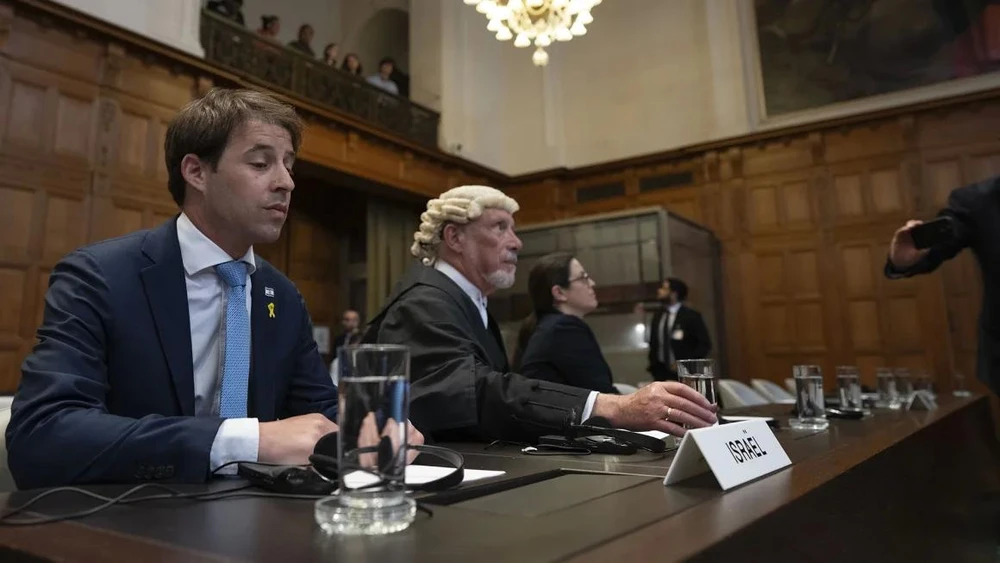 Nhóm pháp lý Israel tại Tòa án Công lý Quốc tế ở The Hague (Hà Lan) hôm 24-5. Ảnh: AP Israel đối mặt áp lực lớn chưa từng có