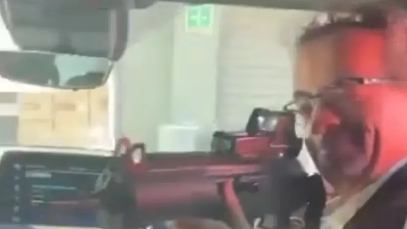 Financial Times: Đại sứ Anh bị cách chức vì chỉa súng vào nhân viên