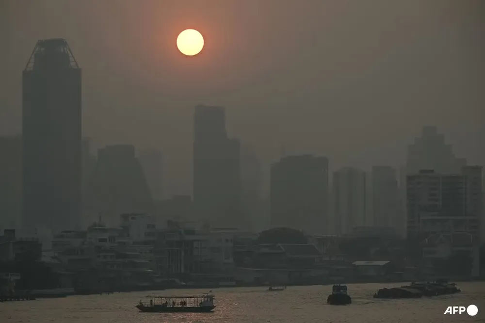 Không khí tại Bangkok (Thái Lan) bị ô nhiễm nghiêm trọng vào ngày 15-2. Ảnh: AFP Báo động số ca tử vong sớm do ô nhiễm bụi mịn