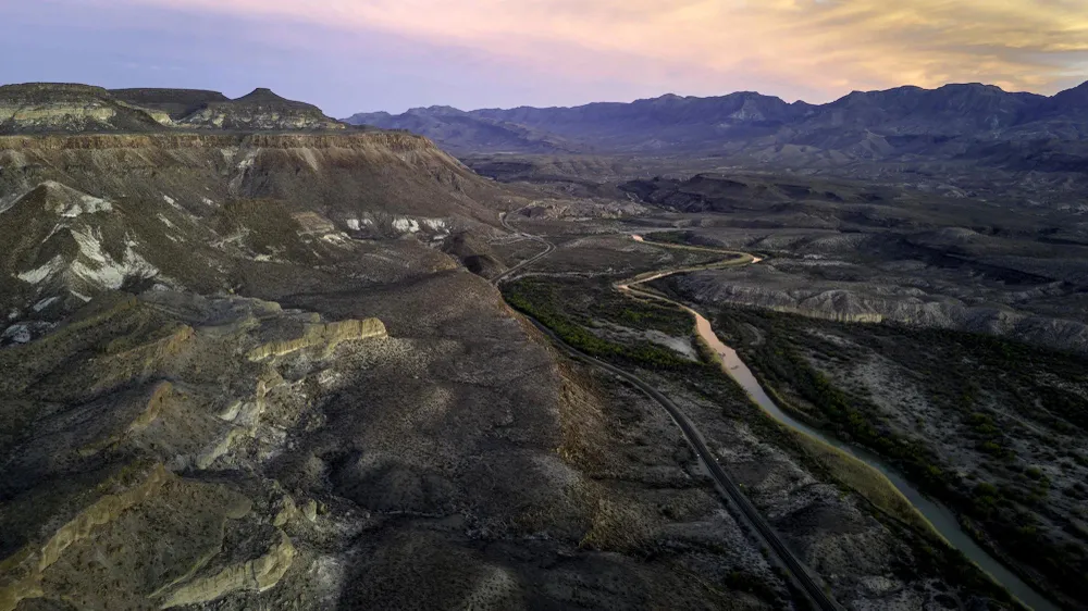 Một phần của sông Rio Grande tạo thành đường biên giới giữa Mỹ và Mexico. Ảnh: GETTY IMAGES Chia sẻ nguồn nước giữa Mexico và Mỹ