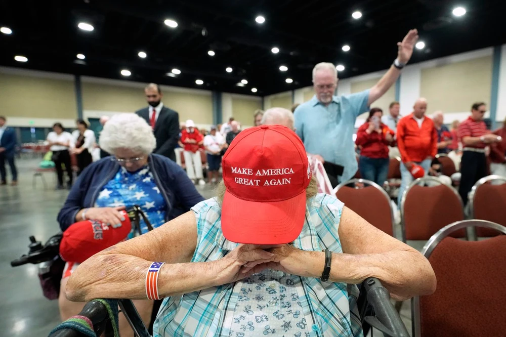 Những cử tri ủng hộ cựu Tổng thống Donald Trump tại bang Florida (Mỹ) vào tháng 5. Ảnh: THE WALL STREET JOURNAL cu-tri-lon-tuoi.jpg