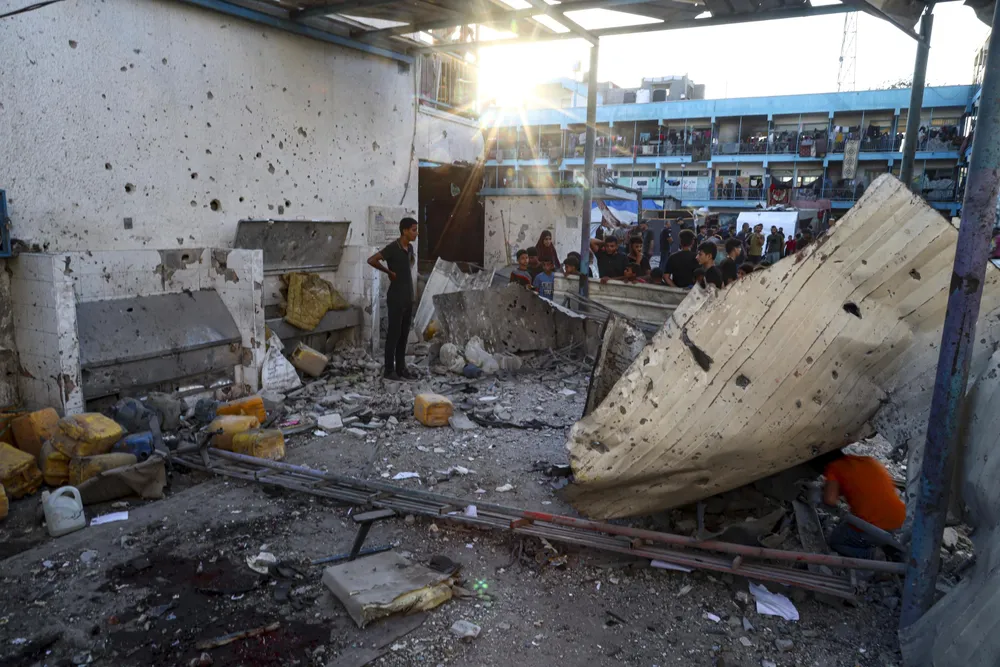 Hiện trường một trường học do Liên Hợp Quốc vận hành tại Gaza bị Israel tấn công vào ngày 6-7. Ảnh: AP Bước tiến đáng chú ý trong đàm phán ngừng bắn ở Gaza
