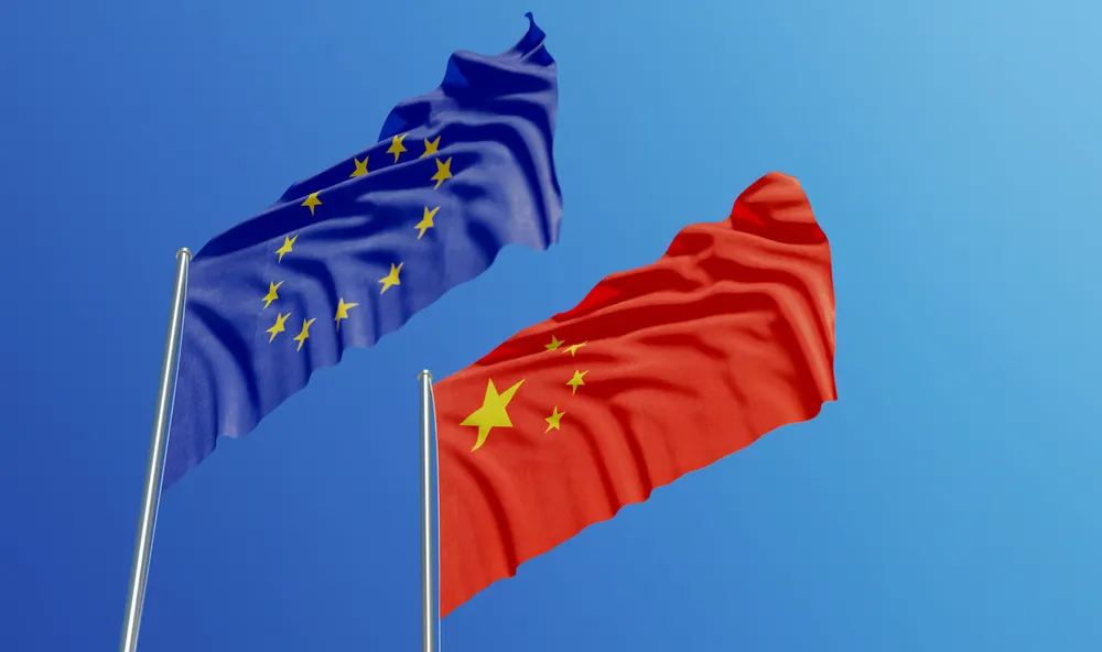 Giới quan sát lo ngại một cuộc chiến thương mại giữa EU và TQ nếu xảy ra sẽ có nguy cơ ảnh hưởng đến kinh tế khu vực và thế giới. Ảnh: POLITICO Cuộc chiến thương mại 1.png