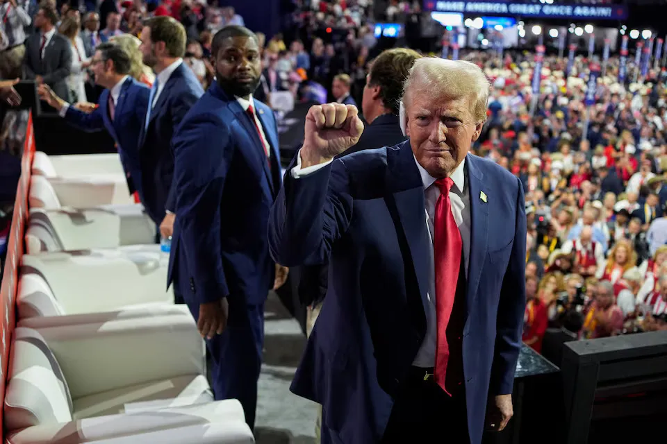 Cựu Tổng thống Mỹ Donald Trump tại Đại hội toàn quốc đảng Cộng hòa hôm 15-7. Ảnh: REUTERS Tranh cử tổng thống Mỹ