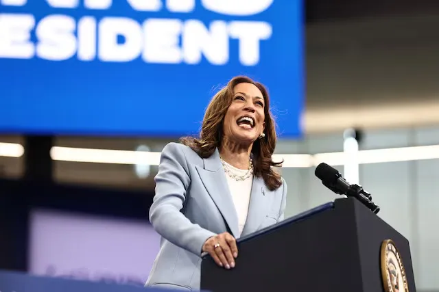 Phó Tổng thống Mỹ Kamala Harris trong cuộc vận động tranh cử hôm 30-7. Ảnh: REUTERS Phó Tổng thống Mỹ Kamala Harris