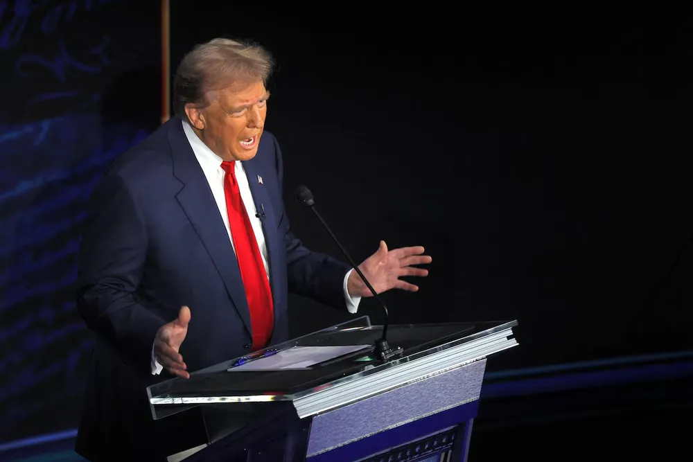 Ứng viên tổng thống của đảng Cộng hòa - cựu Tổng thống Mỹ Donald Trump tại cuộc tranh luận với ứng viên tổng thống của đảng Dân chủ - Phó Tổng thống Mỹ Kamala Harris, tại Pennsylvania (Mỹ) ngày 10-9. Ảnh: REUTERS haiti phản ứng tuyên bố người nhập cư của Trump.png