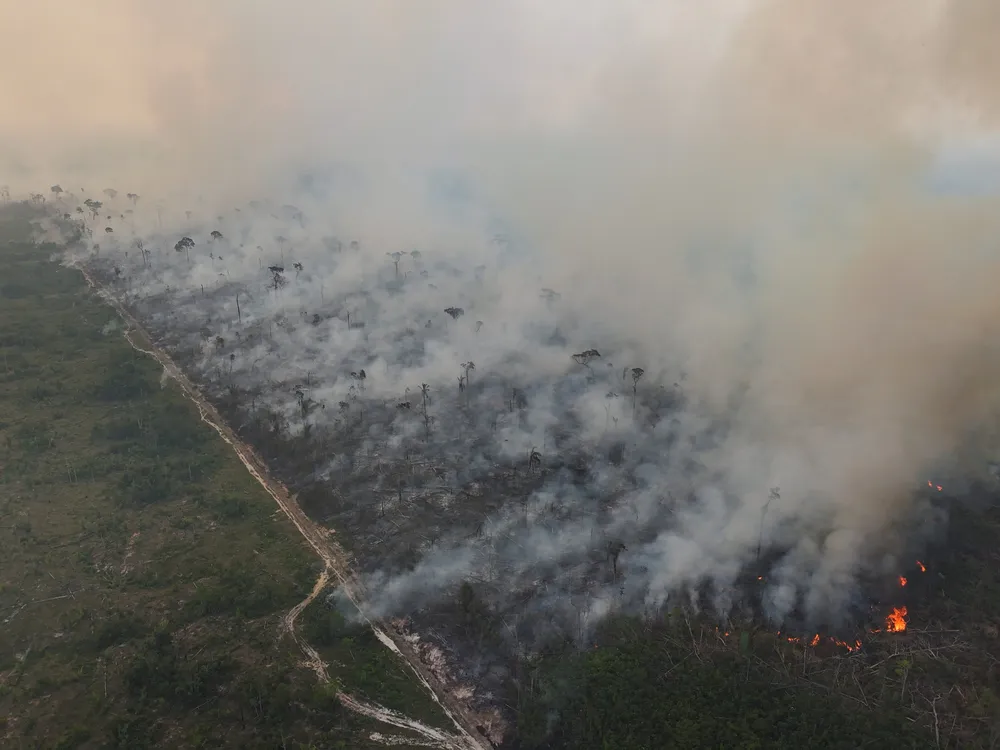 Ảnh chụp từ máy bay không người lái cho thấy đám cháy ở Humaita, bang Amazonas (Brazil) ngày 8-9. Ảnh: REUTERS hạn hán lịch sử amazon.png