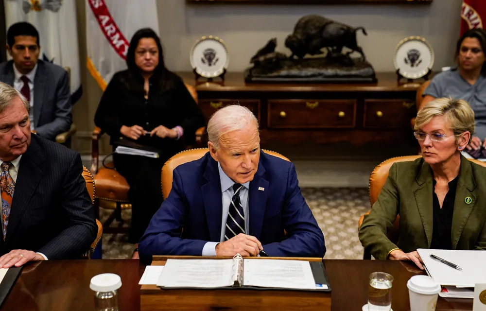 Tổng thống Mỹ Joe Biden chỉ đạo ứng phó bão Milton hôm 8-10. Ảnh: REUTERS EBNQLB7BYVJLNFAMGC3P3FRJS4.jpg
