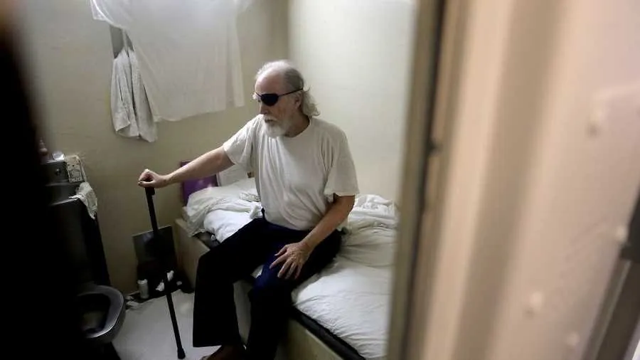 Douglas Clark tại nhà tù ở San Quentin, bang California (Mỹ) năm 2015. Ảnh: KSBW 37200584-37200584.jpg