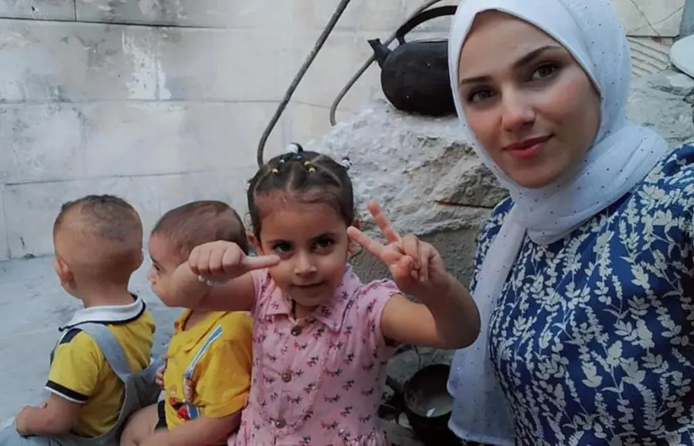 Cô Najia Malaka và ba đứa con Seela, Ashraf, Mohammed. Ảnh: THE NEW YORK TIMES xung-dot-tai-Gaza.webp
