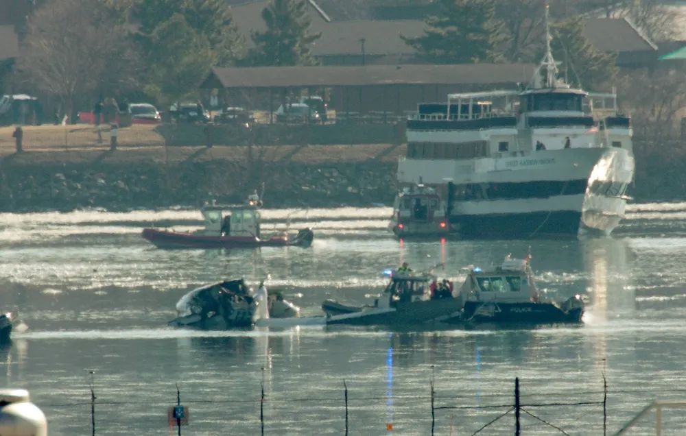 vụ máy bay va trực thăng rồi rơi xuống sông, Tổng thống Mỹ, Trump, Nga.png