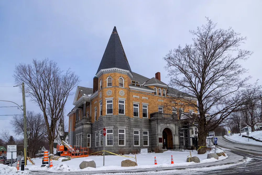 Cảnh éo le của thư viện nằm giữa biên giới Mỹ – Canada