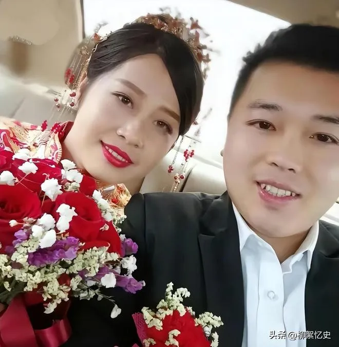 Anh Đặng Hữu Thái và chị Đản Diệp Mỹ kết hôn năm 2019, ba năm trước khi chị rơi vào trạng thái sống thực vật.jpg