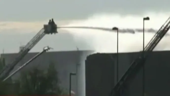 Máy bay đâm vào tòa nhà tại sân bay Mỹ ảnh 3