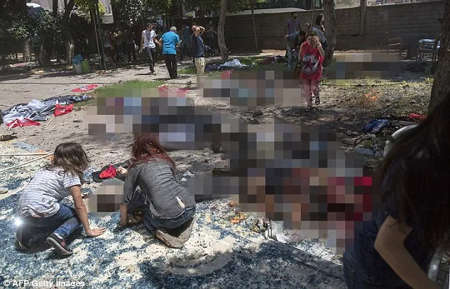 Chùm ảnh đau thương vụ đánh bom tự sát tại Thổ Nhĩ Kỳ ảnh 5