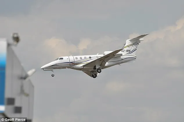 Khoảnh khắc kinh hoàng khi máy bay chở gia đình Bin Laden rơi ảnh 3 Khoảnh khắc kinh hoàng khi máy bay chở gia đình Bin Laden rơi ảnh 3