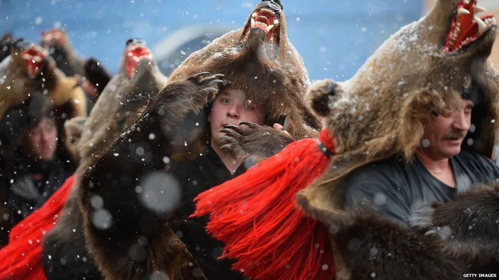 Những màn chào đón năm mới 'quái lạ' trên thế giới ảnh 1 Những màn chào đón năm mới 'quái lạ' trên thế giới ảnh 1