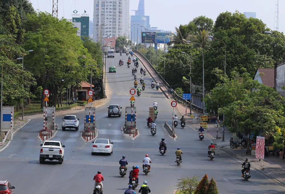 Chùm ảnh so sánh: TP.HCM trước và sau khi có dịch COVID-19 ảnh 4