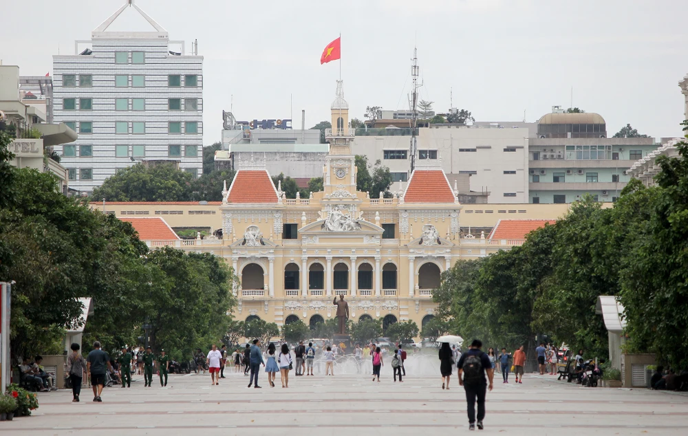 Chùm ảnh so sánh: TP.HCM trước và sau khi có dịch COVID-19 ảnh 15