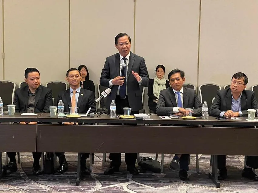 Chủ tịch UBND TP.HCM Phan Văn Mãi tại buổi gặp các doanh nghiệp tại Mỹ ngày 23-7.Ảnh: NGỌC DIỄM