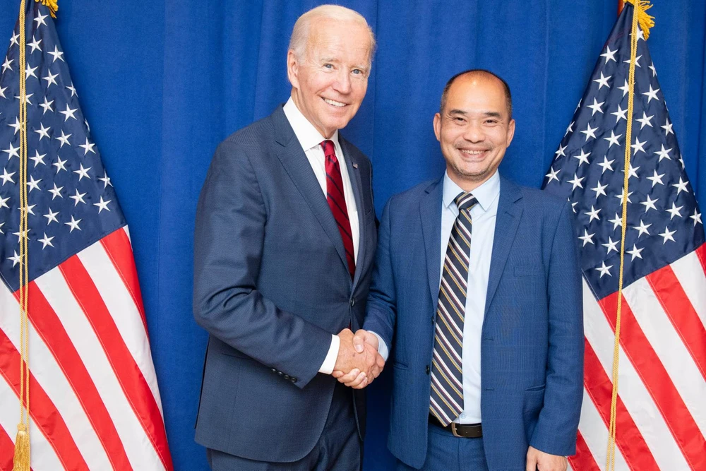 Ông Phạm Tuấn Anh và Tổng thống Biden. Ảnh: NVCC