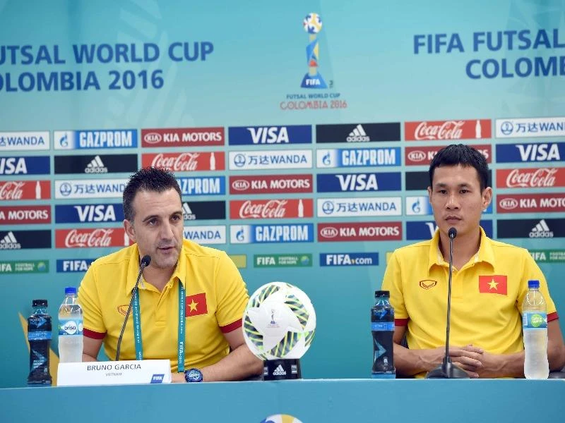 HLV Bruno và đội trưởng Bảo Quân