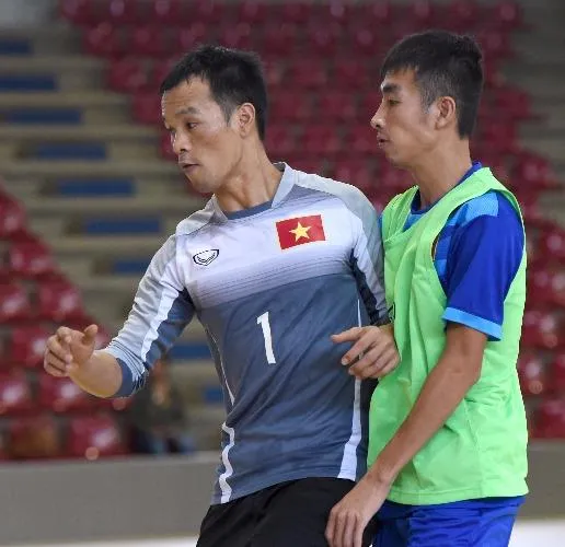 Các tuyển thủ Futsal Việt Nam tích cực rèn giũa những miếng đánh. Ảnh: ANH ĐOÀN