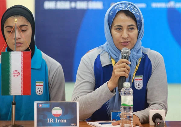 U-19 nữ Việt Nam noi gương đồng nghiệp nam ảnh 2