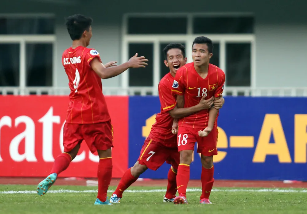 Hoàng Thanh Tùng lập siêu phẩm cho U-22 Việt Nam ảnh 2 Hoàng Thanh Tùng lập siêu phẩm cho U-22 Việt Nam ảnh 2