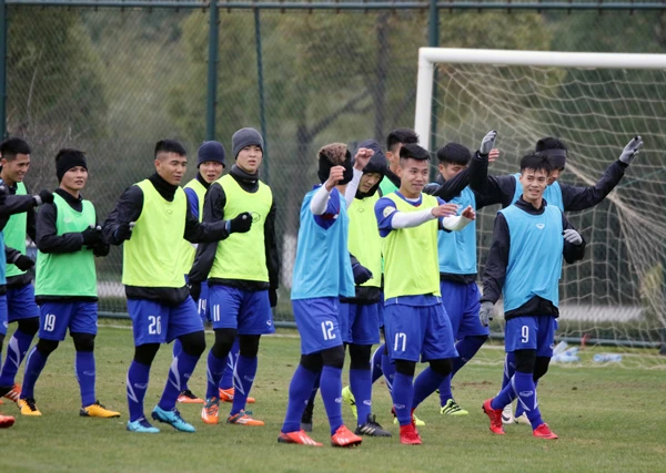 Thầy trò Park Hang-seo ngộ nghĩnh trên đất Trung Quốc ảnh 2