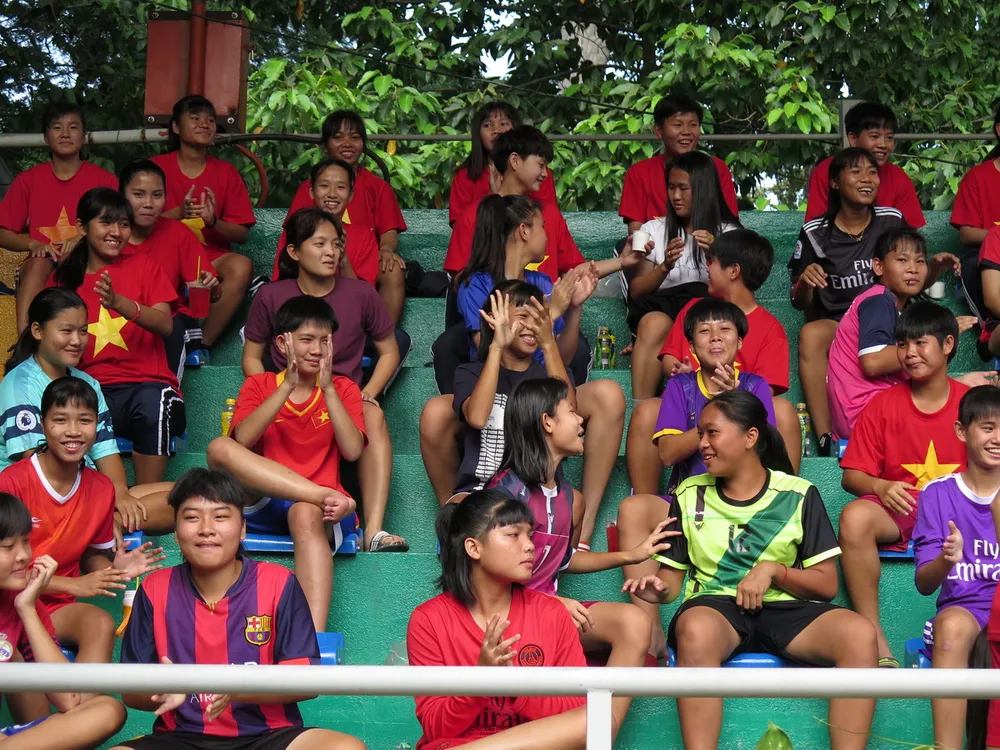 Những trận bóng nghĩa tình vì cái Tết vui cho dân nghèo ảnh 21