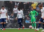 HLV Moyes thay người không hối hận, Ronaldo nuối tiếc vì mất phạt đền ảnh 5 'Tottenham đá kém hơn trẻ lên 5'