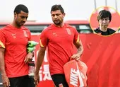 Ronaldo chơi bóng đỉnh cao đến năm 40 tuổi hoặc làm HLV Man United ảnh 4 HLV Li Tie sẽ mất việc nếu đội Trung Quốc không thắng tuyển Việt Nam