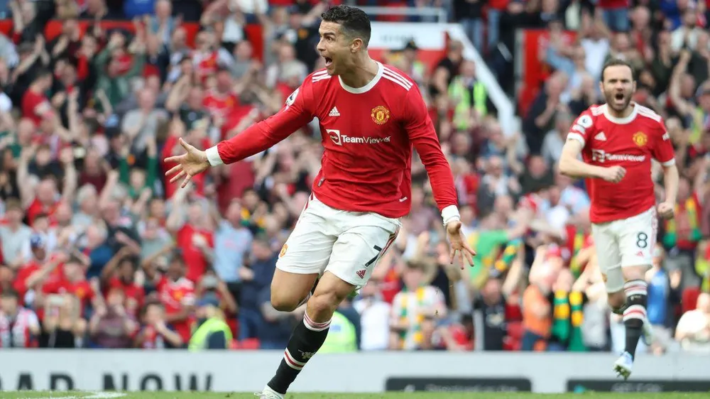 Tiền đạo 37 tuổi luôn tỏa sáng khi đội bóng cần có điểm nhất. Ảnh: CGI.