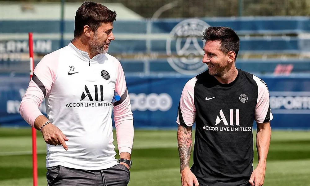Messi tiếp tục gắn bó với ông thầy đồng hương Pochettino thêm một mùa bóng nữa. Ảnh: CGI. Messi tiếp tục gắn bó với ông thầy đồng hương Pochettino thêm một mùa bóng nữa. Ảnh: CGI.