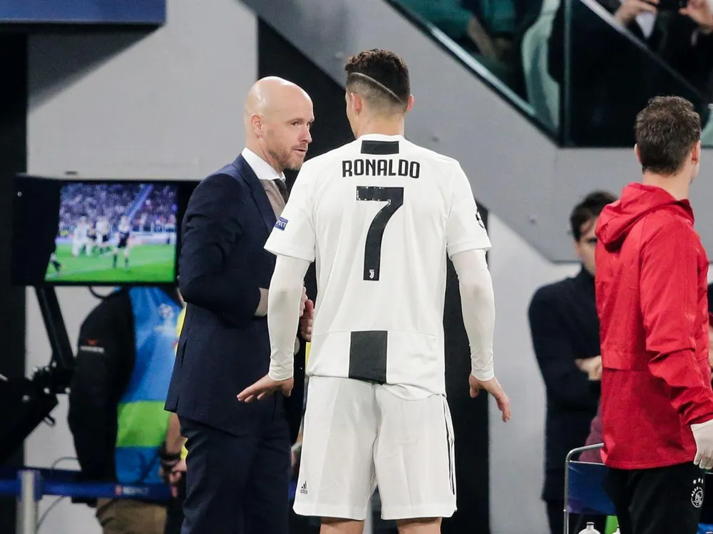 HLV Ten Hag sẽ cần tính toán thời gian thi đấu của Ronaldo sao cho hợp lý nhất, hoặc loại chân sút người Bồ Đào Nha ra khỏi đội hình. Ảnh: CGI.