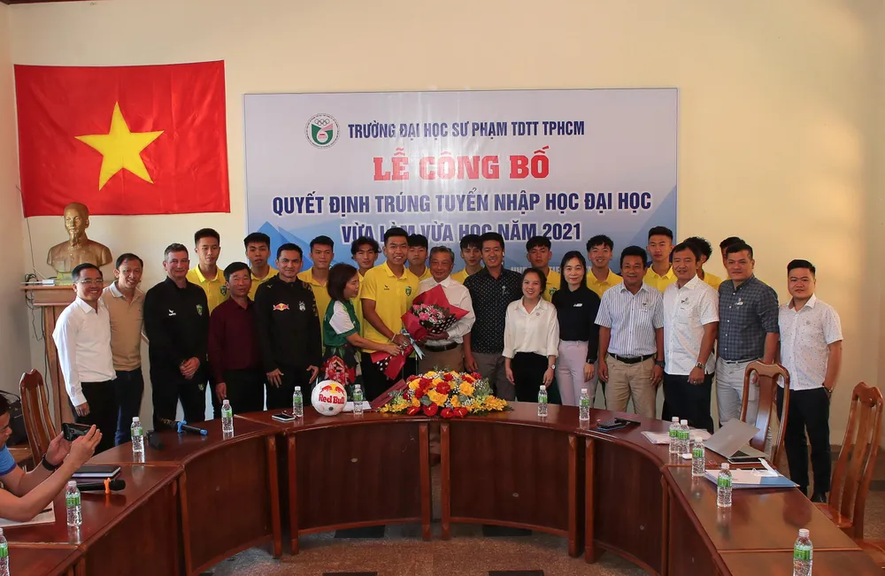 ... và tiếp tục trúng tuyển Đại học Sư phạm TDTT TP.HCM. ... và tiếp tục trúng tuyển Đại học Sư phạm TDTT TP.HCM.