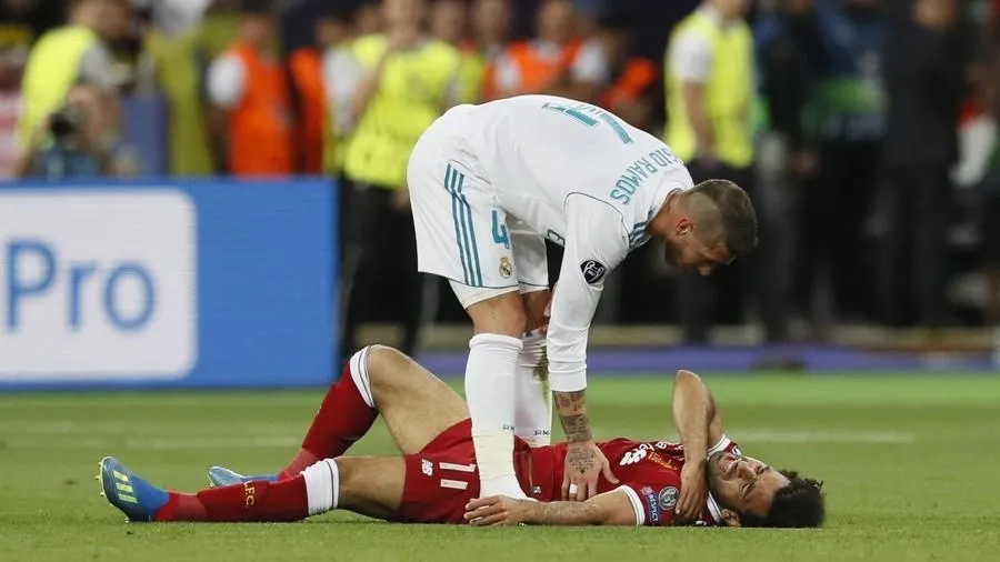Salah không bao giờ quên pha tiểu xảo của trung vệ Ramos khiến anh phải sớm rời cuộc chơi. Ảnh: CGI. Salah không bao giờ quên pha tiểu xảo của trung vệ Ramos khiến anh phải sớm rời cuộc chơi. Ảnh: CGI.