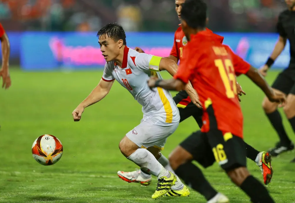 U-23 Việt Nam sau bốn trận vòng bảng có 10 điểm với ba trận thắng, một hòa để đứng đầu bảng A. Ảnh: ANH DUY. U-23 Việt Nam sau bốn trận vòng bảng có 10 điểm với ba trận thắng, một hòa để đứng đầu bảng A. Ảnh: ANH DUY.