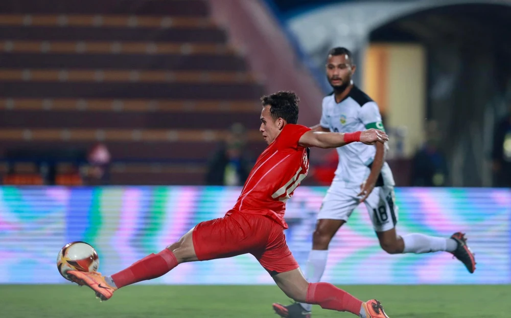 U-23 Indonesia phải di chuyển sang sân Thiên Trường để chơi trận bán kết SEA Games với tuyển U-23 Thái Lan. Ảnh: ANH DUY.