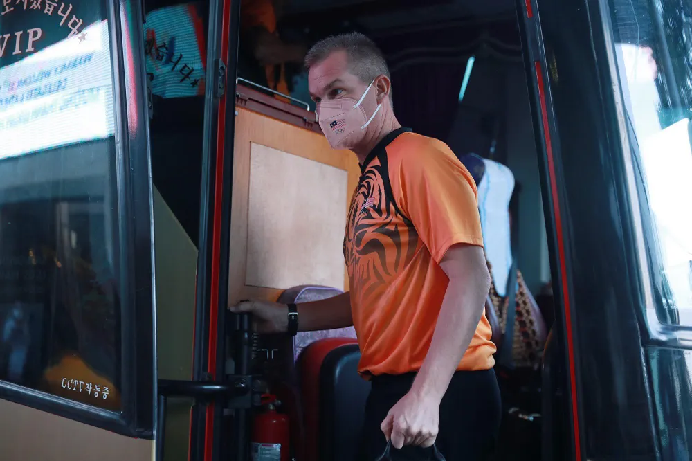 HLV Maloney thừa nhận Campuchia đã khiến Malaysia phải khiếp sợ: "Họ là một đội bóng tốt. Campuchia đã khiến cuộc chơi của chúng tôi trở nên khó khăn với lối đá rất có tổ chức. Họ xứng đáng có nhiều điểm hơn ở vòng bảng. Nhưng cuối cùng, chúng tôi đã vào bán kết SEA Games 31”. HLV Maloney thừa nhận Campuchia đã khiến Malaysia phải khiếp sợ: "Họ là một đội bóng tốt. Campuchia đã khiến cuộc chơi của chúng tôi trở nên khó khăn với lối đá rất có tổ chức. Họ xứng đáng có nhiều điểm hơn ở vòng bảng. Nhưng cuối cùng, chúng tôi đã vào bán kết SEA Games 31”.