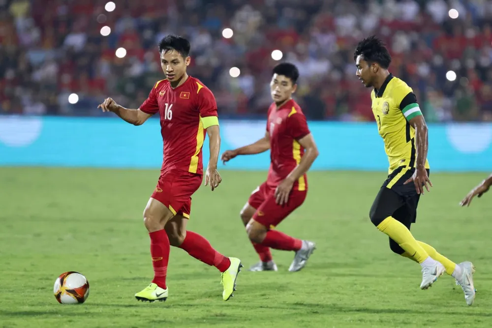 Thủ quân Hùng Dũng sẽ tiếp tục dẫn dắt đồng đội trẻ hiệu quả như anh đã từng sánh vai U-23 Việt Nam vô địch SEA Games 30. Ảnh: ANH PHƯƠNG. Thủ quân Hùng Dũng sẽ tiếp tục dẫn dắt đồng đội trẻ hiệu quả như anh đã từng sánh vai U-23 Việt Nam vô địch SEA Games 30. Ảnh: ANH PHƯƠNG.