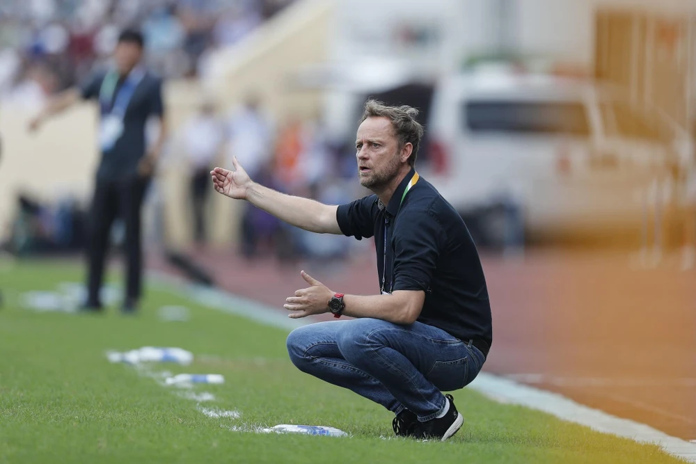 HLV Polking nói rõ chủ nhà Việt Nam chuẩn bị tốt hơn Thái Lan trước trận chung kết SEA Games 31. Ảnh: ANH PHƯƠNG.