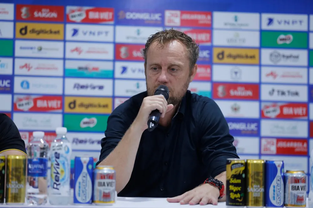 HLV Polking thừa nhận U-23 Việt Nam phòng ngự quá tốt. Ảnh: ANH DUY.