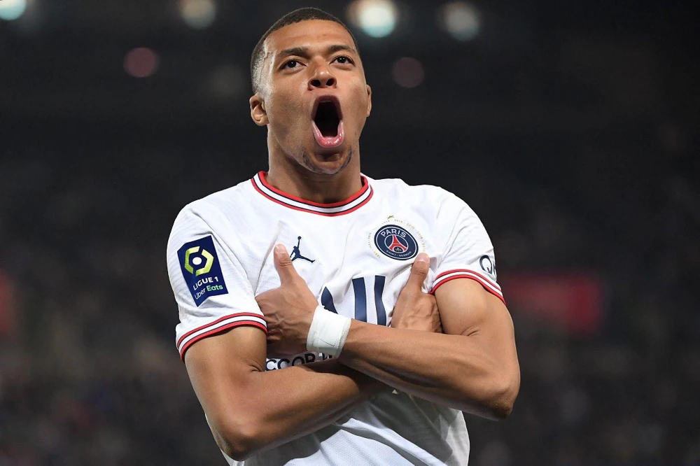 Mbappe đã chịu ở lại PSG với bản hợp đồng mới đến năm 2025. Ảnh: CGI.