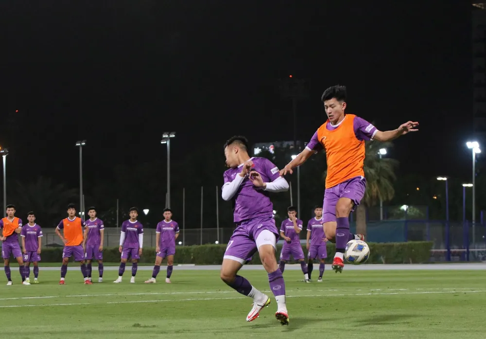 Các tuyển thủ trẻ Việt Nam rất tích cực tập luyện để lọt vào mắt xanh tân HLV trưởng người Hàn Quốc. Ảnh: VFF.