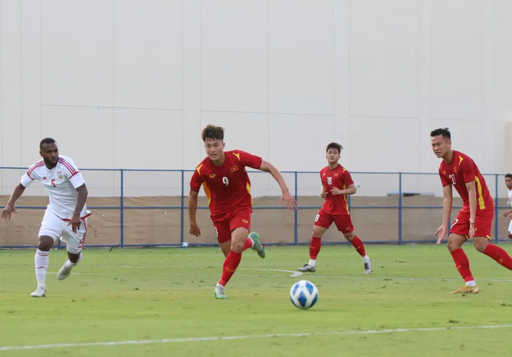 Các tuyển thủ trẻ đang tập nhuần nhuyễn sơ đồ chiến thuật mới của thầy Hàn mới. Ảnh: VFF.