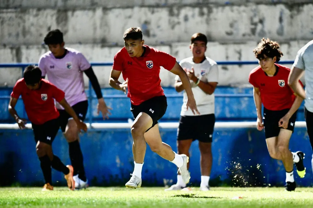 U-23 Thái Lan ráo riết tập luyện chuẩn bị trận ra quân ngày 2-6 gặp tuyển U-23 Việt Nam. Ảnh: SSP.